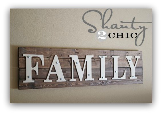 Screenshot with a wall ornament saying "family"